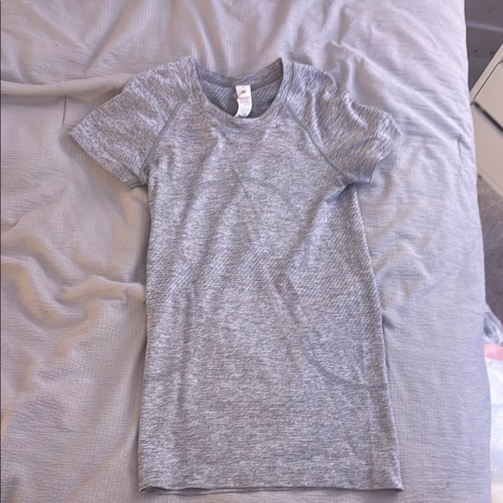 Lululemon Athletica Gray Short Sleeve Tee